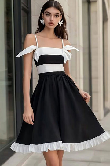 Robe de cocktail courte à volants en satin noir et blanc avec nœud